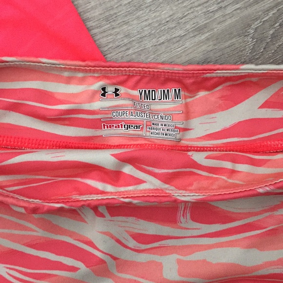 pink under armour shirt and spandex - Picture 3 of 5